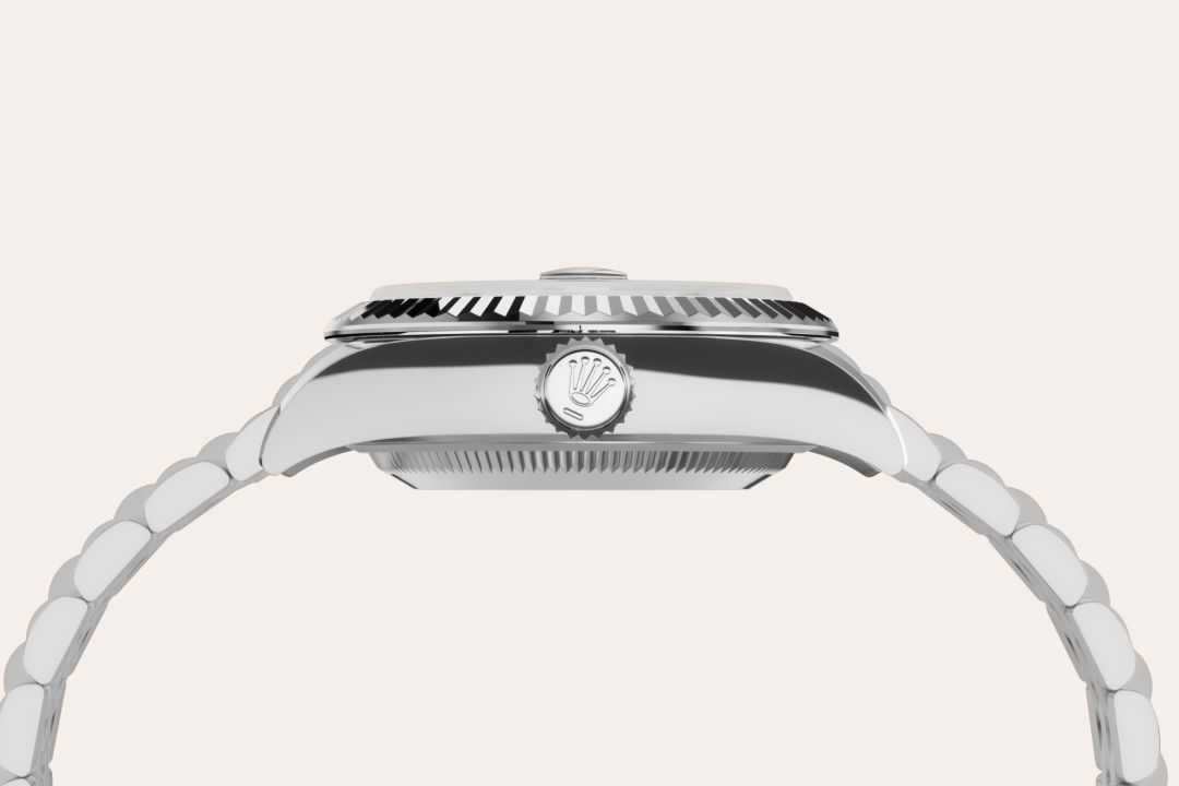 Guld åtrås för sin lyster och ädelhet. Stål förstärker styrka och pålitlighet. Tillsammans förenar de i harmoni sina bästa egenskaper. Rolesor är ett äkta Rolex-signum som har funnits på Rolex modeller sedan tidigt 1930-tal och det registrerades som varumärkesnamn 1933. Det är en av de ledande pelarna i Oyster-kollektionen.